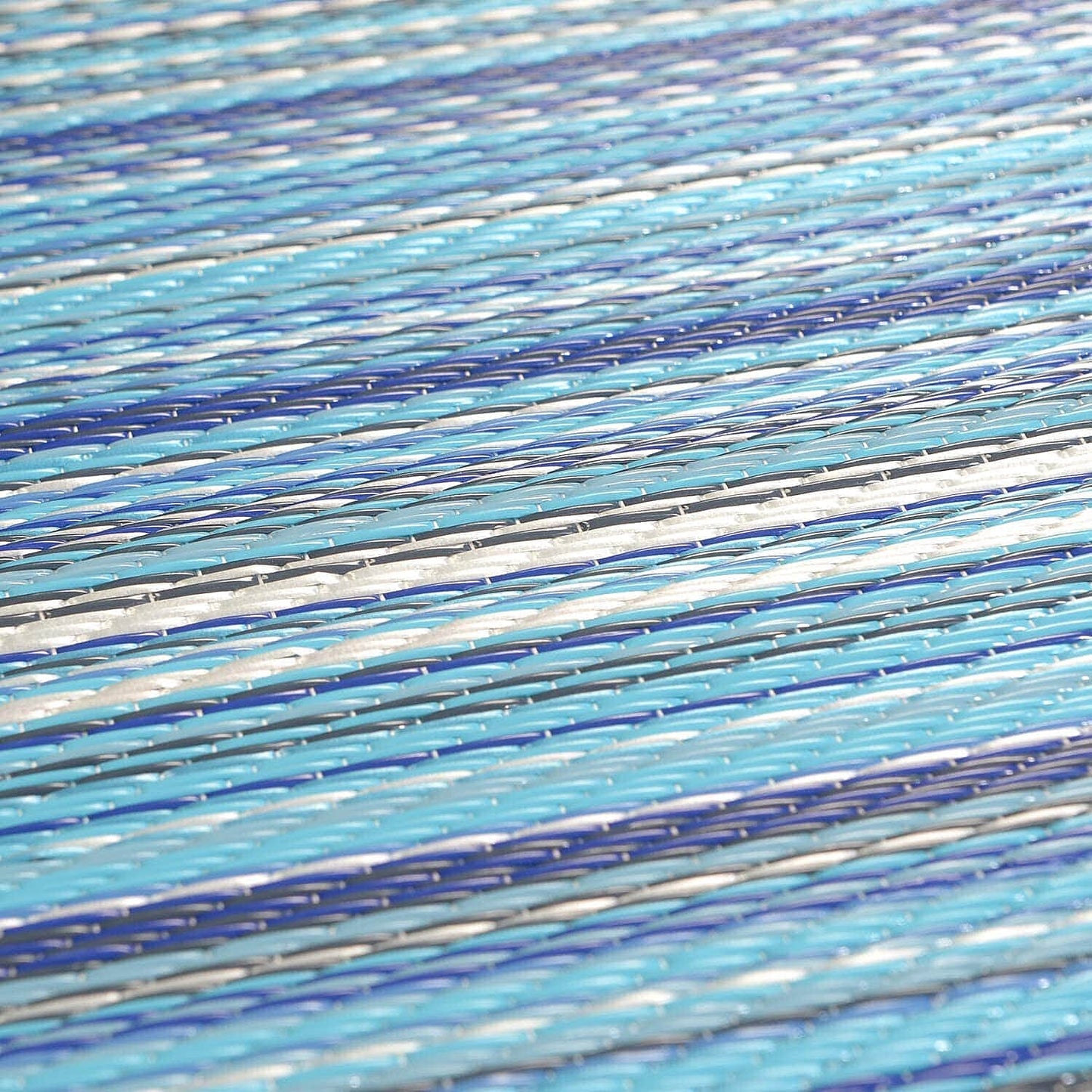 Navy, White Polypropylene Lattice Pattern Straw Mat