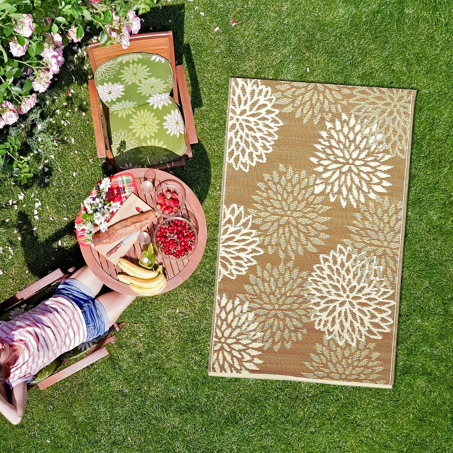 Navy, White Polypropylene Lattice Pattern Straw Mat