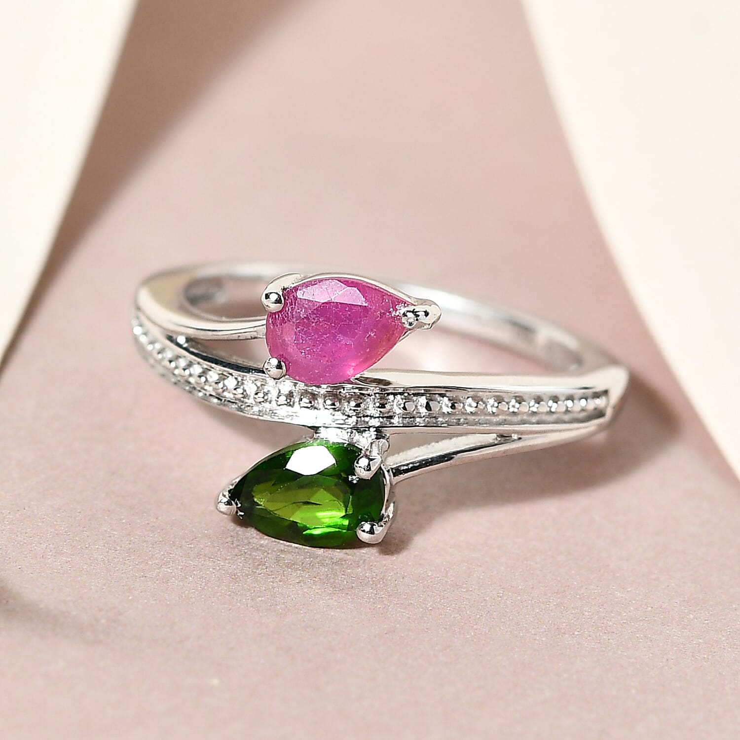 Niassa Ruby and Natural Chrome Diopside Ring in Platinum Over Sterling Silver (Size 5.0) 1.30 ctw (2)